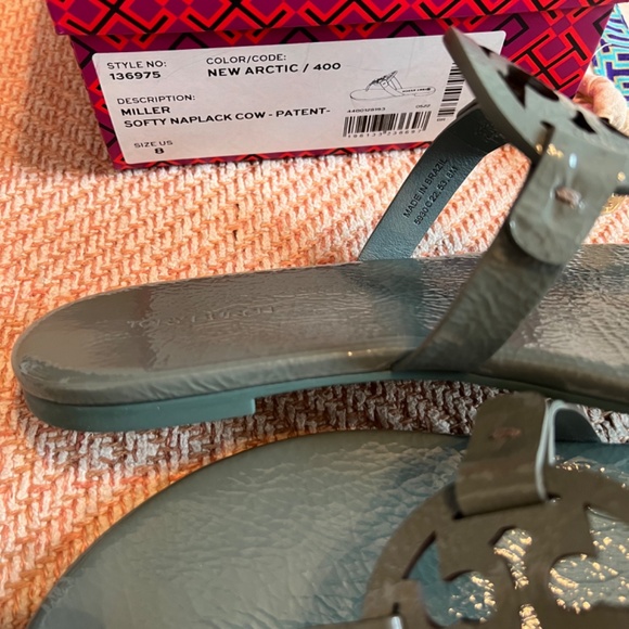 NEW Tory Burch Miller Sandals- Sz. 8- Softy Naplack Cow Patent New Arctic - Picture 6 of 6